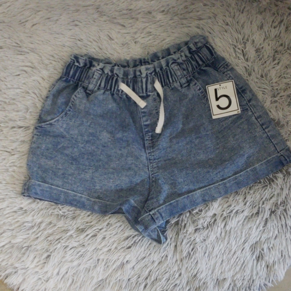 🤩BRAND NEW, NEVER WORN. Style 5 Shorts🤩 - Picture 2 of 7